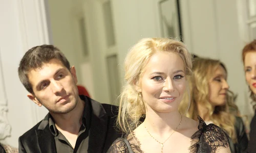 23 vedete laura cggfdgfdgosoi 0 jpeg