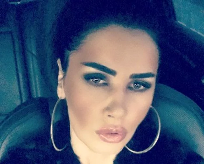 
    Oana Zăvoranu a ajuns din nou pe mâna esteticienilorFoto Facebook  