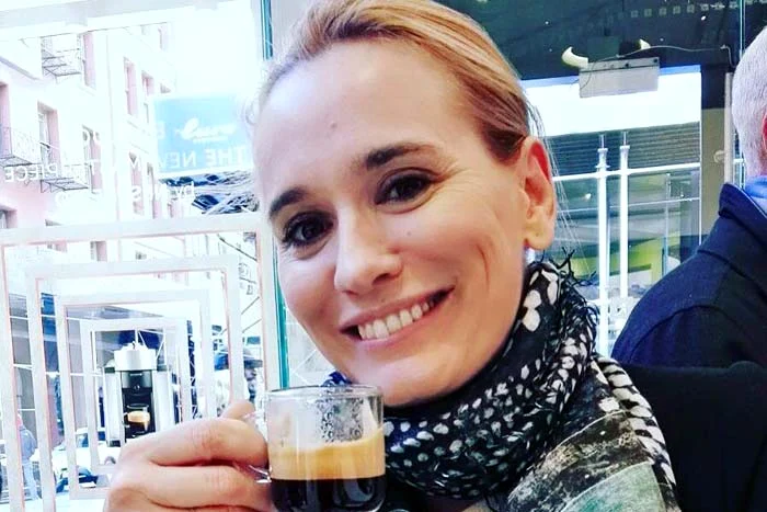 Andreea Esca e cea mai fericită că s-a votat legea antifumat în locuri publice FOTO: Arhiva personală