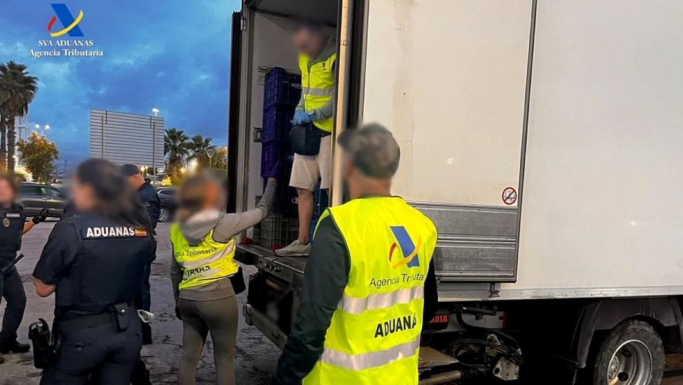 Printre produsele congelate, vameşii au o cantitate impresionantă de cocaină.