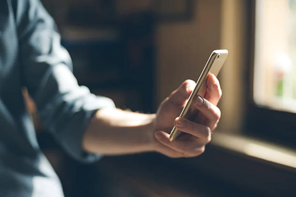 mână bărbat smartphone