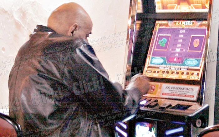 A dat o tură şi pe la păcănele!