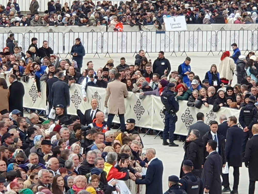 George Simion, și aplaudat, și huiduit. foto: Click!