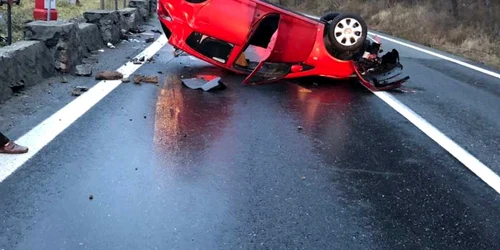 Accident pe Valea Oltului maşină răsturnată Foto Adevărul