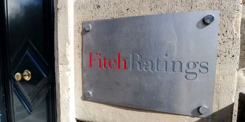 Fitch avertizează că nu este în favoarea României să crească cheltuielile bugetare. 