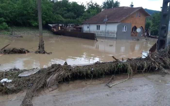 În Prahova apele au luat deja cinci vieți