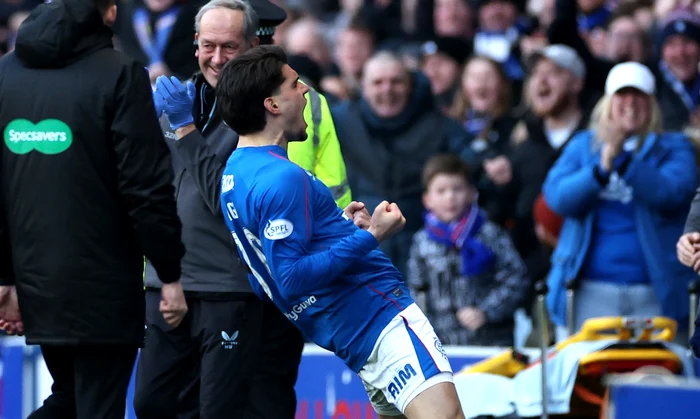 Ianis Hagi, descătușat în fața tribunelor    FOTO Facebook FC Glasgow