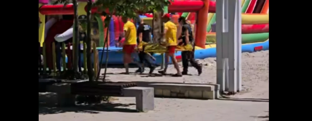 Un turist german a murit pe o plajă din Mamaia, după ce a intrat în mare şi i s-a făcut rău