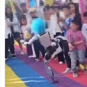 robot clovn captura video releţe sociale jpg