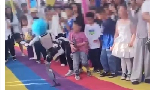 robot clovn captura video releţe sociale jpg