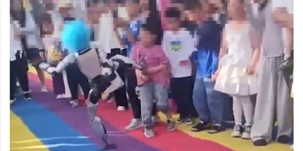 robot clovn captura video releţe sociale jpg