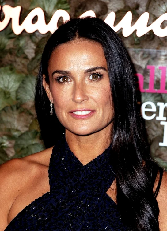 Demi Moore şi fiicele ei arată foarte sexy în costum de baie. Deşi are 52 de ani, actriţa are un corp de invidiat.Foto: Instagram
