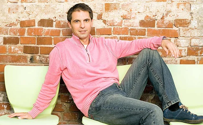 Dan Negru s-a lovit de braţul unei macarale, la Antena 1