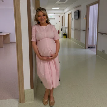 Laura Cosoi la maternitate. FOTO: Instagram