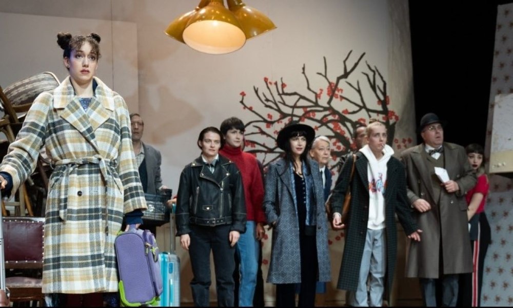 O actriţă a Teatrului German din Timișoara, rănită după ce decorul a căzut peste ea în timpul unui spectacol