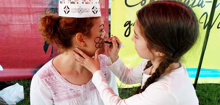 Campania „Voluntar de meserie” prezintă poveştile voluntarilor. Foto: Facebook/Ajungem Mari