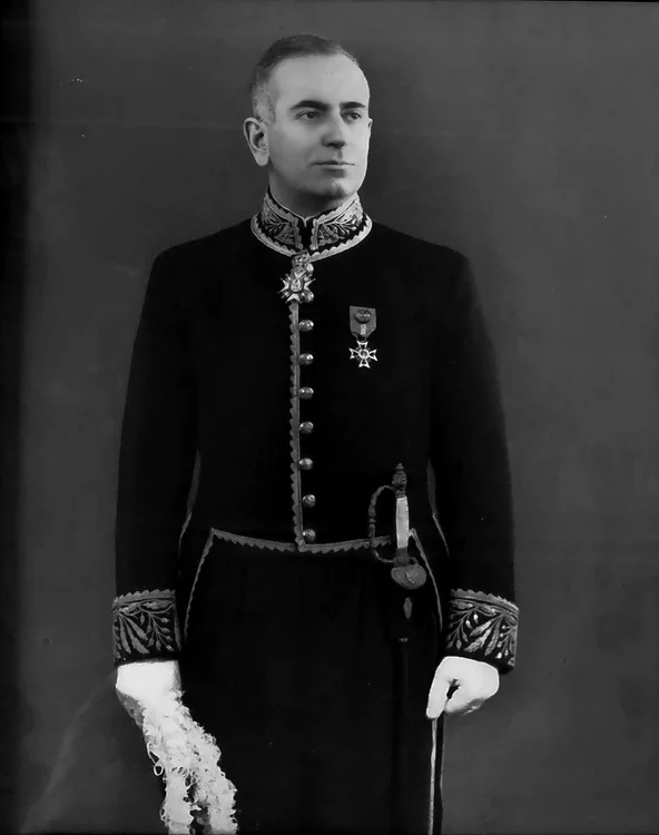 Diplomatul Radu A. Florescu (1895-1978), tatăl lui Radu R. Florescu, în uniformă de paradă