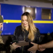Angelina Jolie cadou vizita Ucraina foto Garda de Frontieră Ucraina jpg