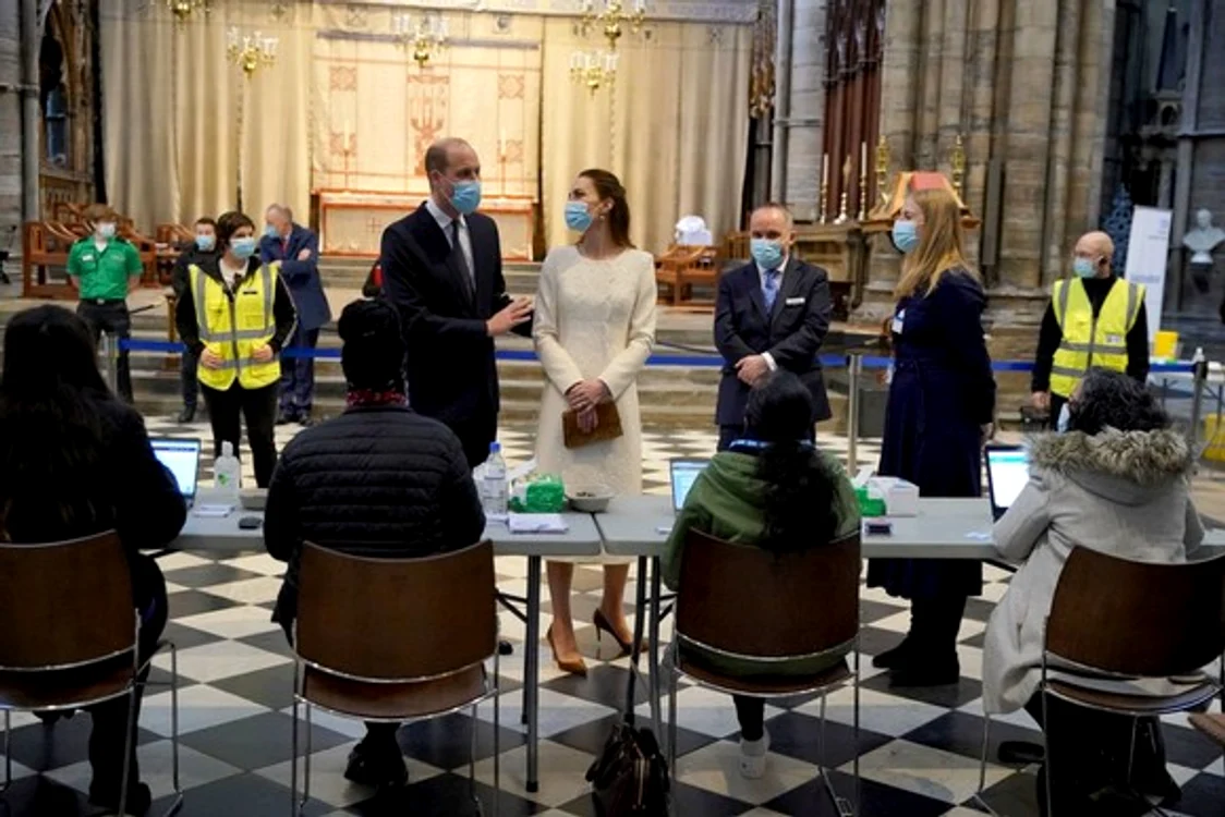
    Kate și William au ținut și un moment de reculegere pentru victimele răpuse de Covid-19Foto: Getty Images  