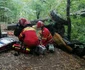 Tractor răsturnat într-o pădure din Frânceşti - Vâlcea - şoferul a decedat şi un pasager a fost rănit Foto Adevărul