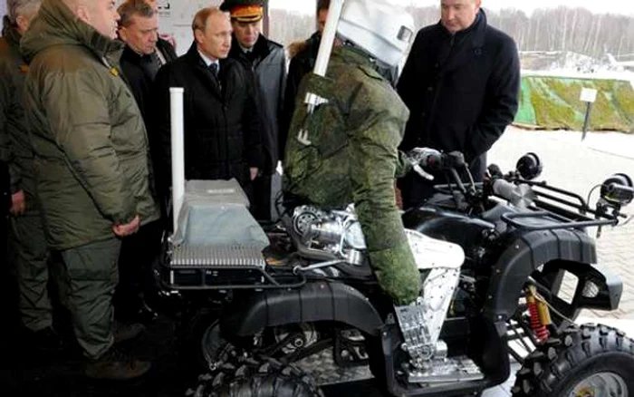 Avatarul poate trage cu arma şi poate conduce vehicule FOTO kremlin.ru