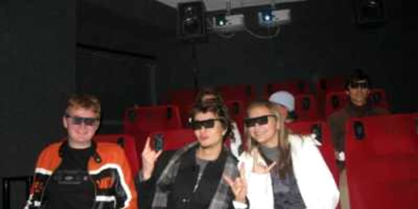 Tinerii sunt cei mai încântaţi de venirea Caravanei Filmelor 3D