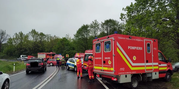 Accident pe DN1 în Sibiu la Hula Bradului cu un copil de trei ani printre victime Foto ISU Sibiu jpeg
