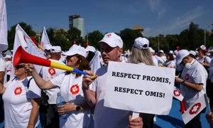 Sindicaliști ai Sanitas protestează în fața guvernului, București 3 iunie 2026. Inquam Photos / George Călin