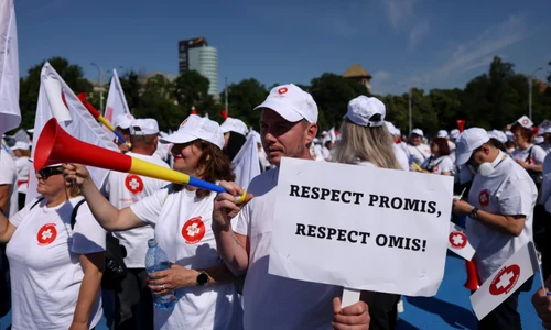 Sindicaliști ai Sanitas protestează în fața guvernului, București 3 iunie 2026. Inquam Photos / George Călin