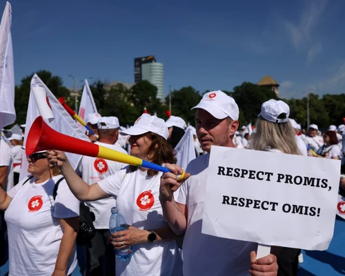 Sindicaliști ai Sanitas protestează în fața guvernului, București 3 iunie 2026. Inquam Photos / George Călin
