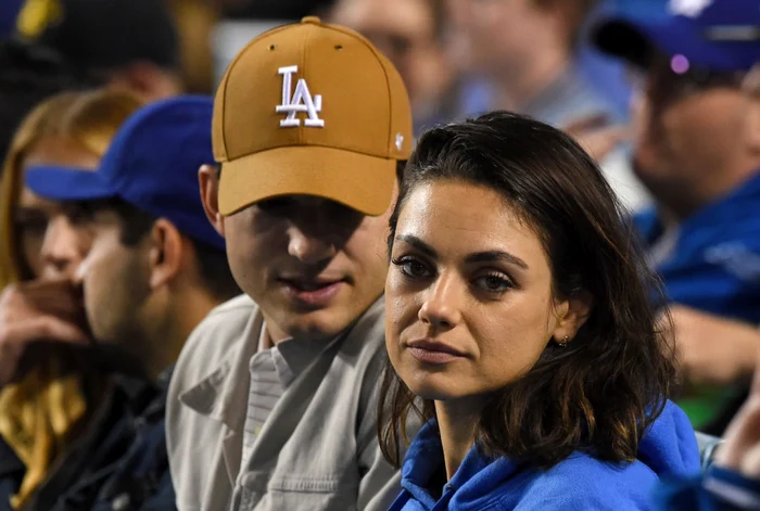 Ashton Kutcher şi Mila Kunis. FOTO: Getty Images