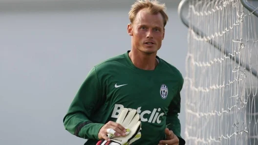 Șoc în fotbal: fostul portar Alex Manninger a murit într-un accident rutier îngrozitor. A intrat cu mașina într-un tren de pasageri