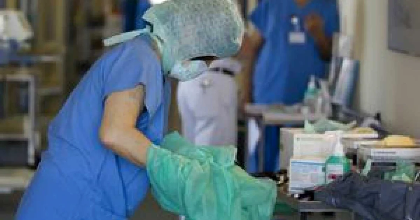 Angajată care lucrează in programul de fertilizare in vitro