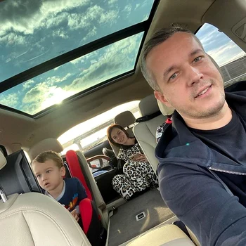 15 andrei nastase si sotia bianca la munte 3 nicolas si filip jpg jpeg