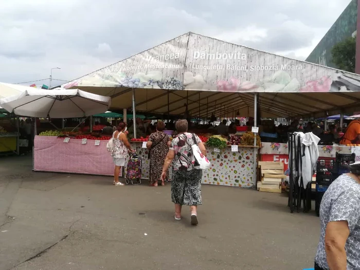 Mulți cumpărători vin în Obor, întreabă și pleacă mai departe