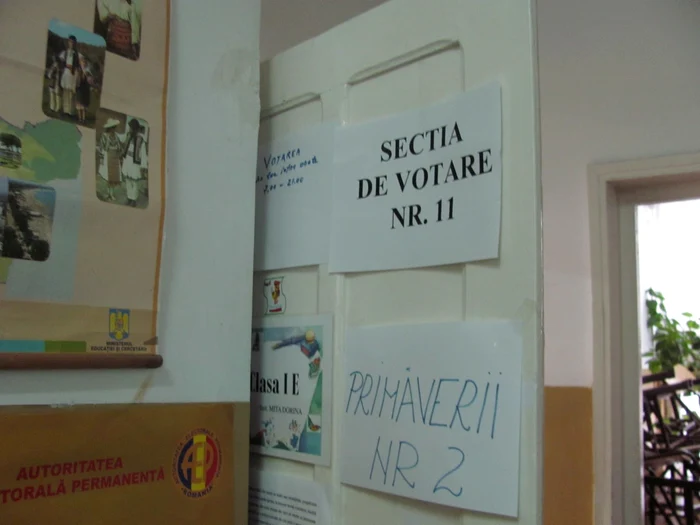 Locţiitorul unei secţii de votare din Cluj a fost găsit beat în baie.