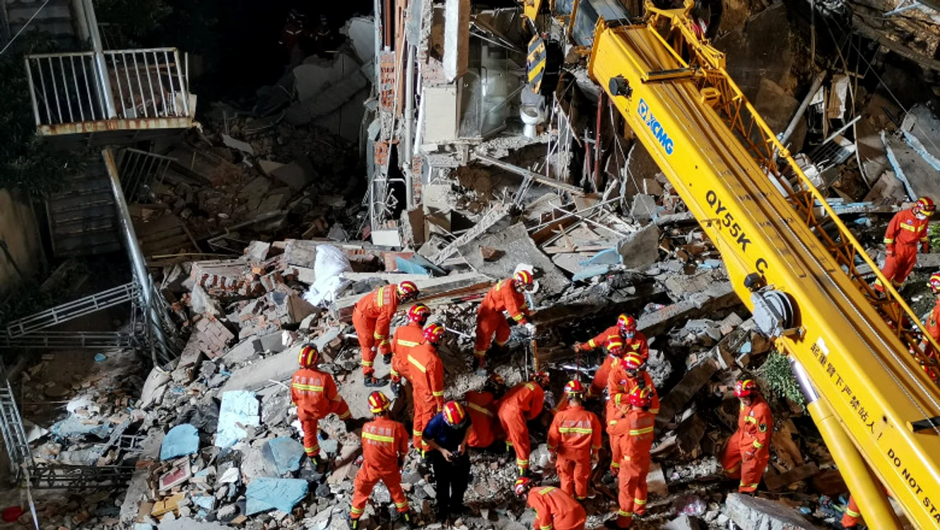 17 persoane au murit în urma prăbușirii hoteluluiSursă foto: Profimedia