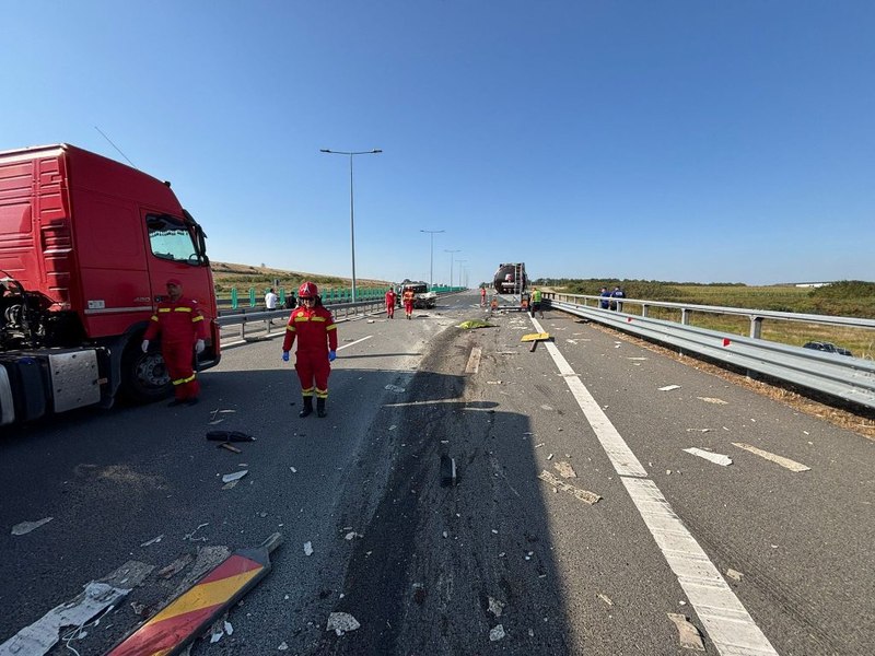 Accident mortal pe A1. Trei drumari care efectuau marcaje rutiere au murit spulberați de un TIR