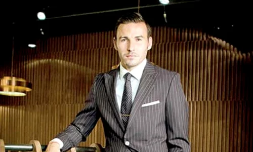 Munteanu face  haine pentru colegi jpeg