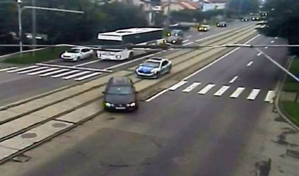 Tânărul fără permis care i-a fugărit pe polițiști zeci de kilometri a fost arestat. Ce a declarat la audieri VIDEO