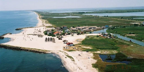 Plaja de la Portiţa (sursa foto: www.guraportitei.ro)