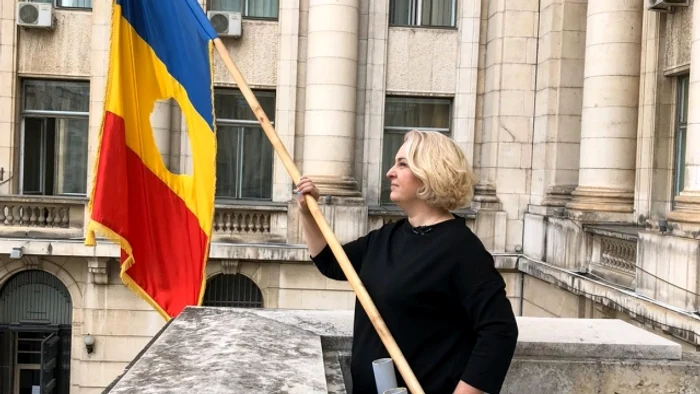 Gabriela Floare Nanuş a urcat după 30 de ani din nou pe balconul CC al PCR FOTO Sonia Simionov