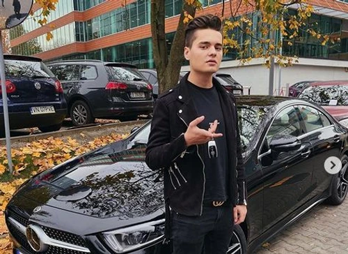 Selly a dat 81.000 de dolari pe mașinăFoto Instagram