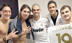 S au bucurat  în chiloţi jpeg