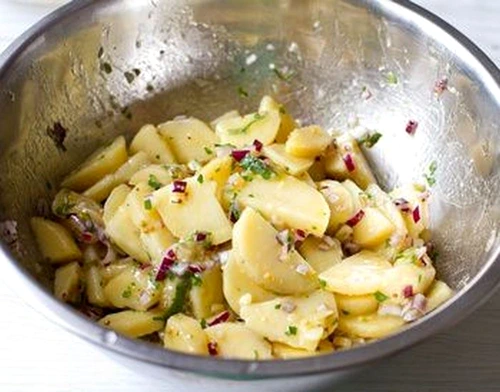 salata de cartofi5 jpeg