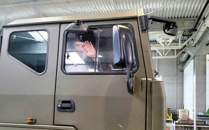 ÎPS Nifon, la bordul noului camion IvecoFoto: adevarul.ro