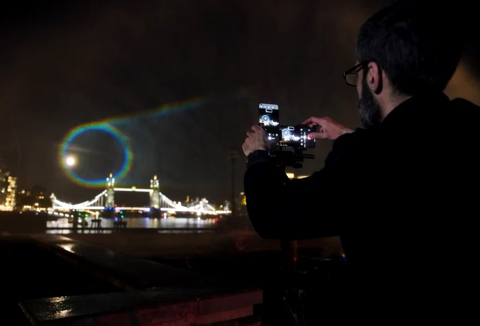 Fotografierea curcubeului nocturn, Moonbow, cu telefoane din seria OnePLus 9.