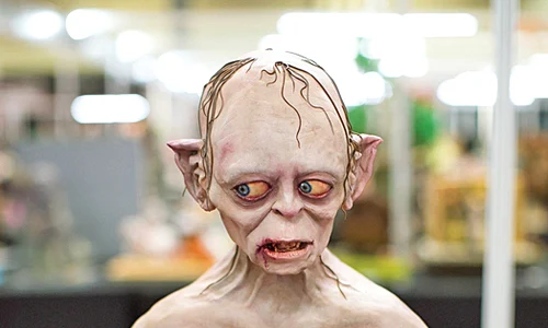 Gollum ăsta, oricât ar fi de fioros, este maxim de gustos! jpeg