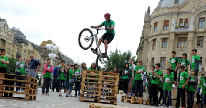 Bicicliştii pun stăpânire pe centru