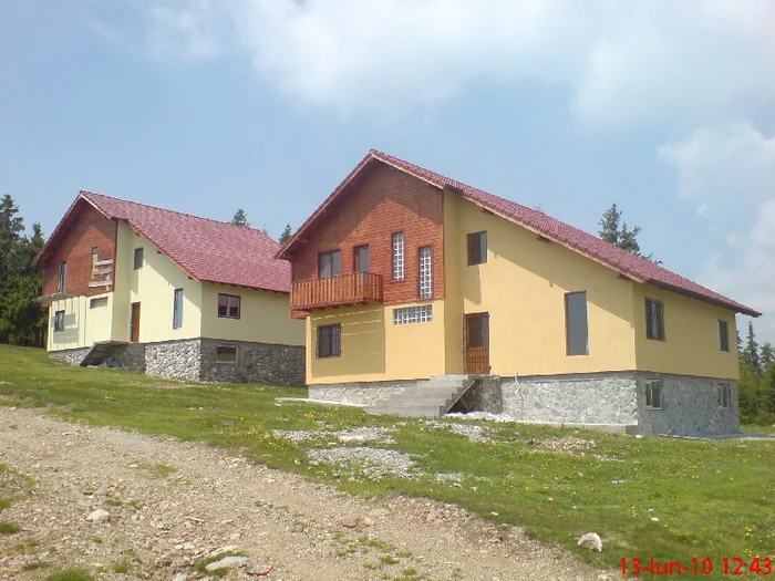 Cabanele din viitoarea staţiune Romani, ţintă sigură pentru hoţi